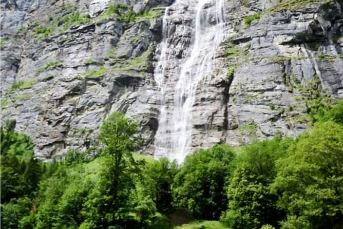 2 Waterfall in Lauterbrunnen from Interlaken Early Express Tour - Staubbach Waterfall in Lauterbrunnen: your 30-minute main event