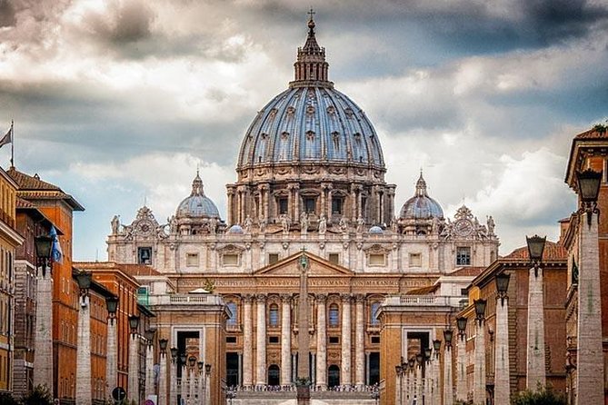 7-Day Taste of Europe Tour from Lucerne: Switzerland, Italy and France - Day 1 south to Milan, Duomo and Galleria time
