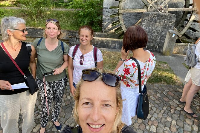 Aarau Scavenger Hunt and Sights Self-Guided Tour - The experience vibe: competition, teamwork, and that good winter-walk feeling