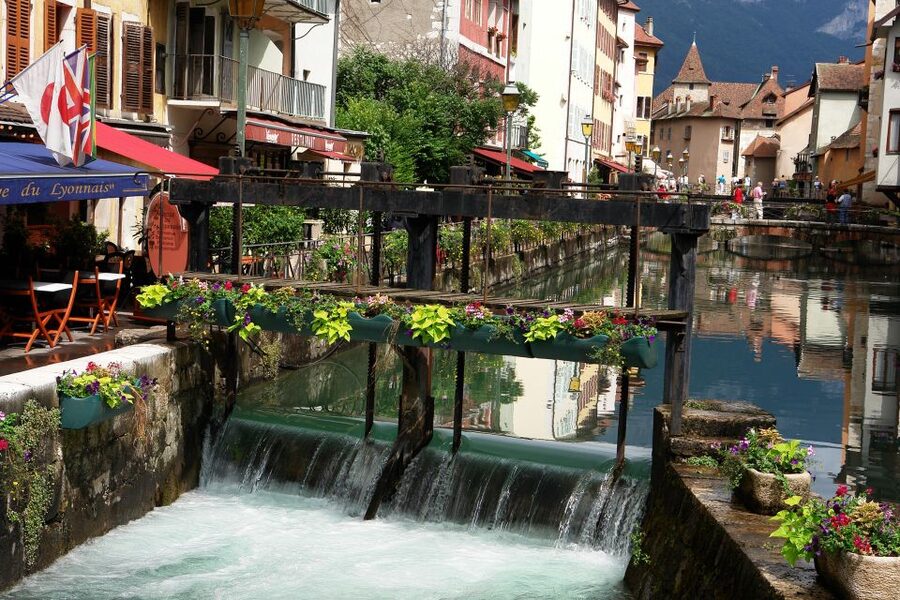 Annecy Private Guided Tour from Geneva - The Lakeside Walk: Where You Watch Real Life In Motion