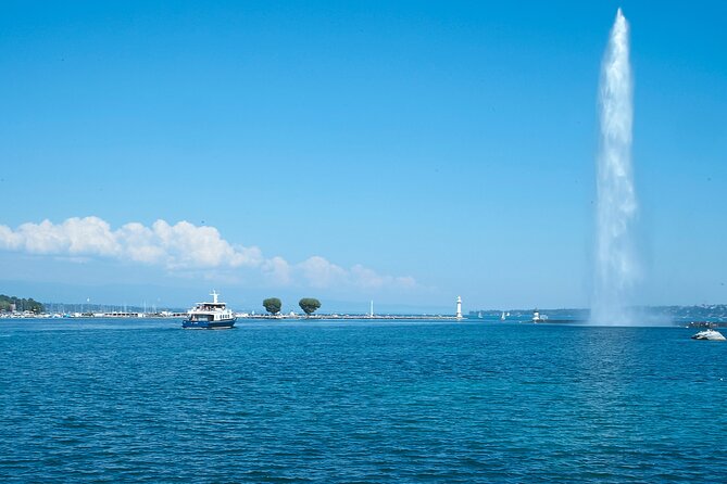 Audioguided sightseeing cruise of Geneva - Along Lake Geneva: famous residences, plus the UN quarter