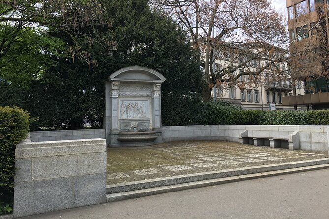 Banks and notorious clients: Stories about the Gnomes of Zurich - Zurich’s financial district, but with a story you can follow