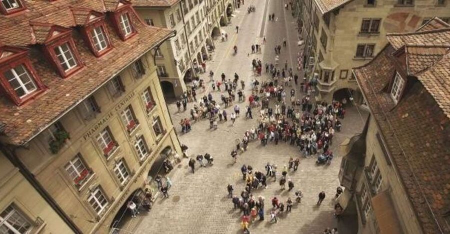 Bern: 90-Minute Stroll Through the Old Town - Zytglogge: timing the day around the clock show