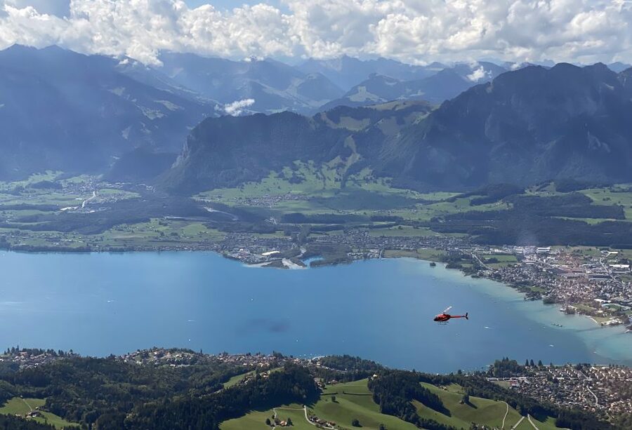 Bern: Mountain & Lake Helicopter Flight for 2 or 3 People - Alpine giants on the route: Niesen, Eiger, Mönch, Jungfrau