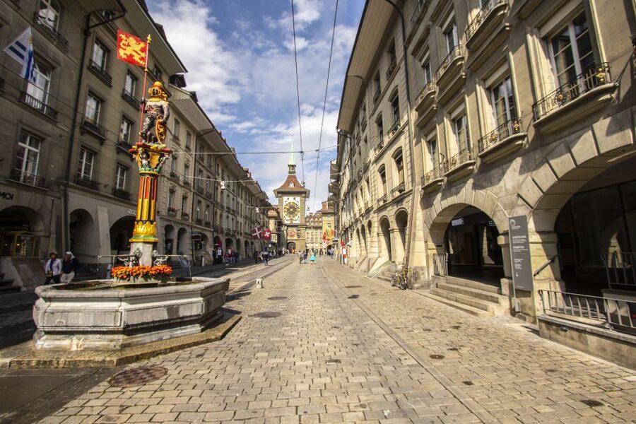 Bern: Private Express Walk with a Local in 60 minutes - Guides you can expect: Jonas and Luisa style, plus what to ask
