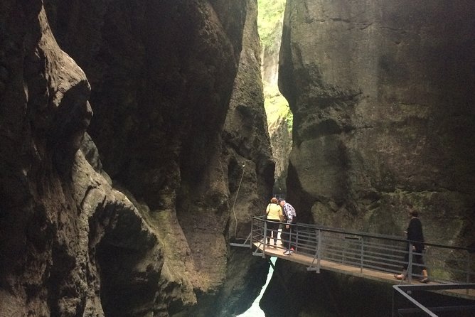 Best of Bernese Oberland Tour from Interlaken - Lauterbrunnen valley and Staubbach Falls up close