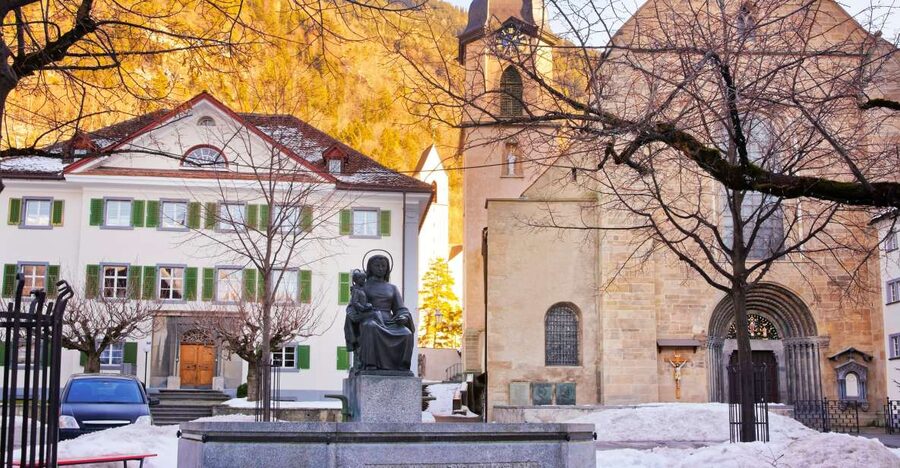 Chur: Private Express Walk with a Local in 90 minutes - Bischöfliches Schloss and the Brick Gate, the older Chur walls vibe