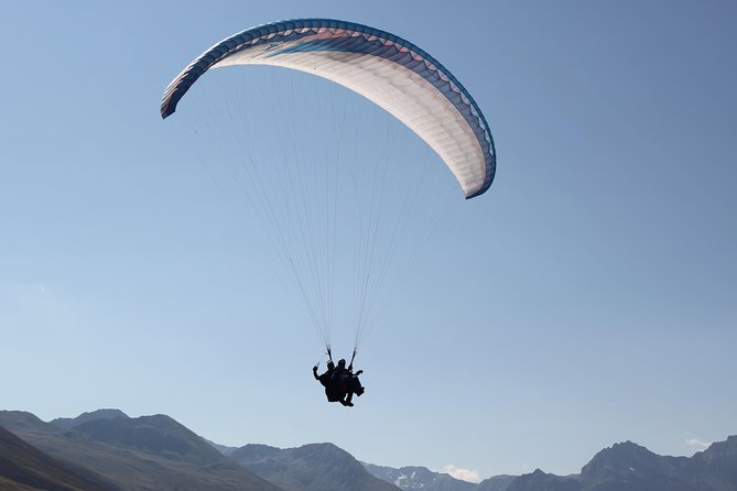 Davos Absolutely Free Flying Paragliding Tandem Flight 1'000 Meters High - Joyride Paragliding Davos in a Nutshell