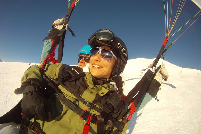 Davos Absolutely Free Flying Paragliding Tandem Flight 1'000 Meters High - In the Air: 1,000 Meters of Height Difference and Big Alpine Views