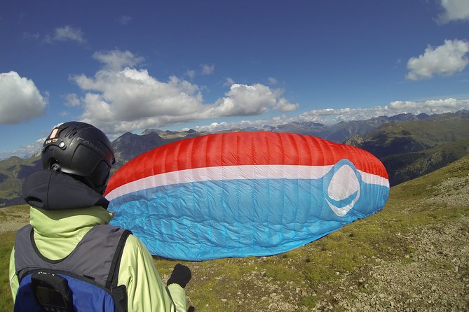 Davos Paragliding Private Tandem Pilot Half Day - Davos Platz meet-up: start where the cable cars begin
