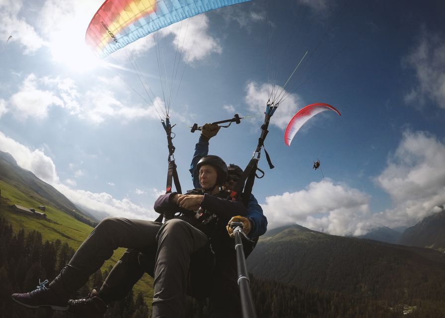 Davos: Tandem Paragliding Flight - Why Jakobshorn Makes Sense for a Tandem Paragliding Flight