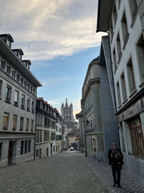 Discover Lausanne’s highlights with a local guide (EN) - Key highlights you will feel right away