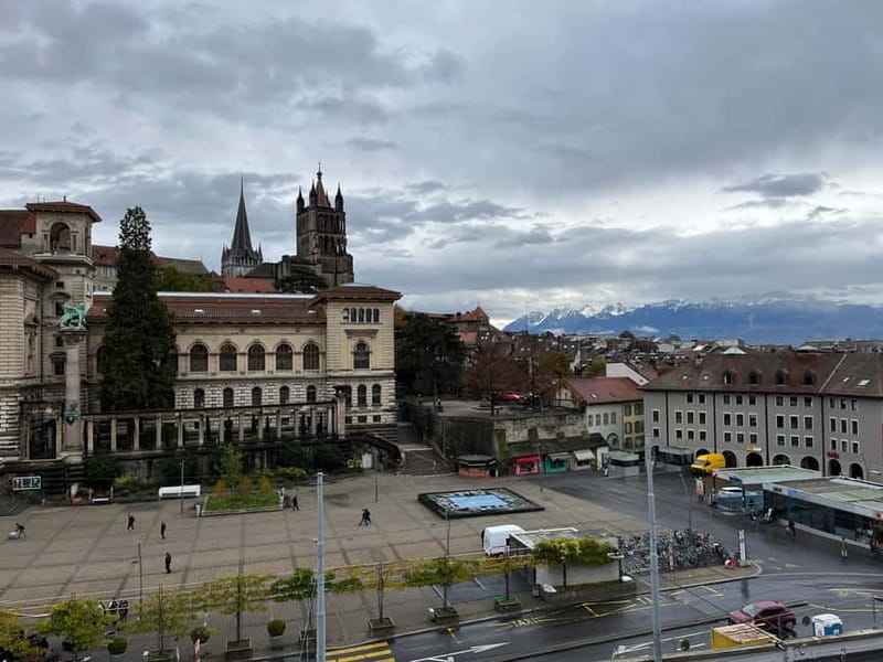 Discover Lausanne’s highlights with a local guide (EN) - St-François Square and the medieval lane rhythm of Rue du Bourg