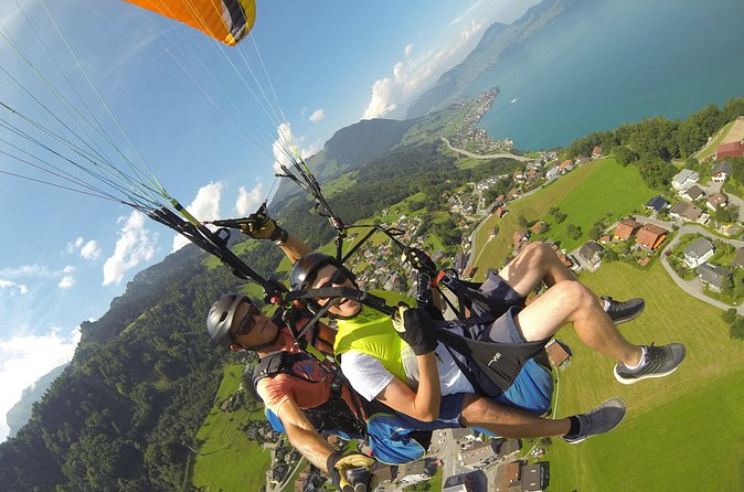 Discovery Flight Lucerne-Engelberg - In the air: views over Lake Lucerne and the surrounding countryside