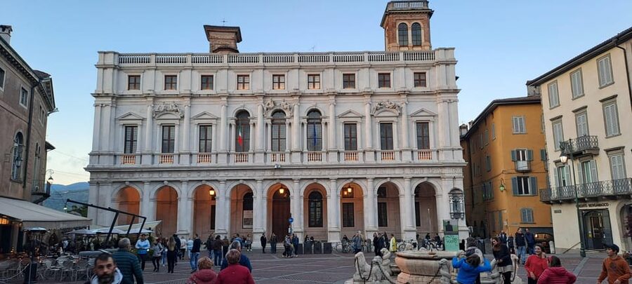 E-bike tour to discover Bergamo - Up into the hills: narrow streets, gardens, and Lombard plain views