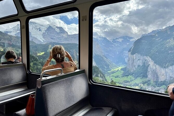 Easy countryside tour in Swiss Alps - kids friendly - Staubbachbankli Wengen: Animals, Cliff Views, and Long Waterfalls