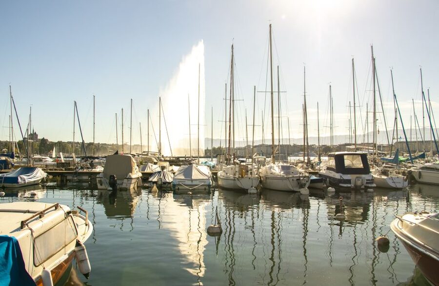 Explore the best guided intro tour of Geneva with a Local - What you will see on this Geneva highlights-plus walk