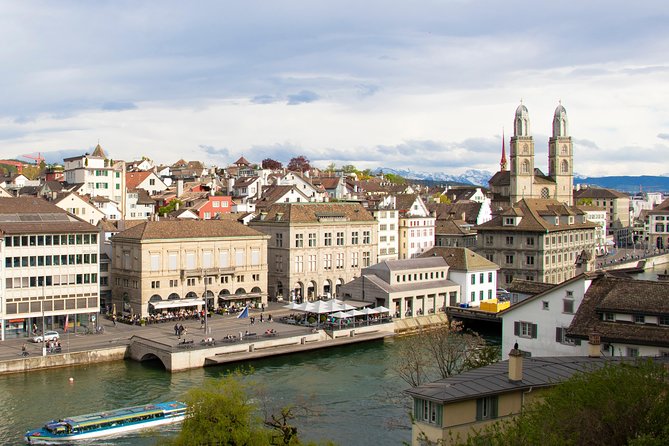 Explore Zurich in 60 minutes with a Local - St. Peter’s church clock and the Lindenhof hill: where time gets physical