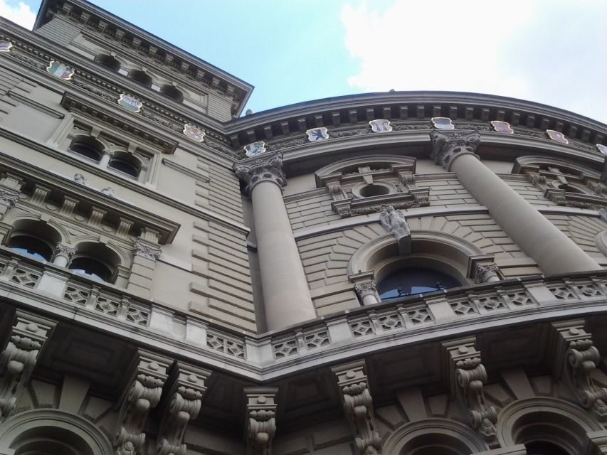 Exploring Bern: Swiss Capital Private Walking Half-Day Tour - Bern Town Hall and the Zytglogge photo stop, medieval center stage