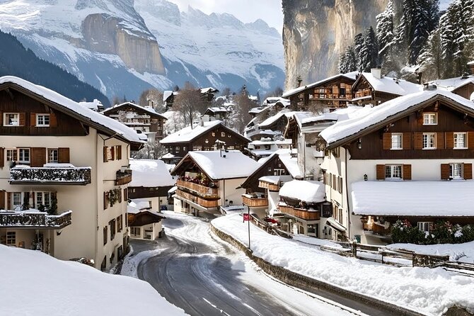 From Basel: Swiss Alps, Lauterbrunnen, Beatus Caves Small Group - Grindelwald: time to eat, browse, and reset