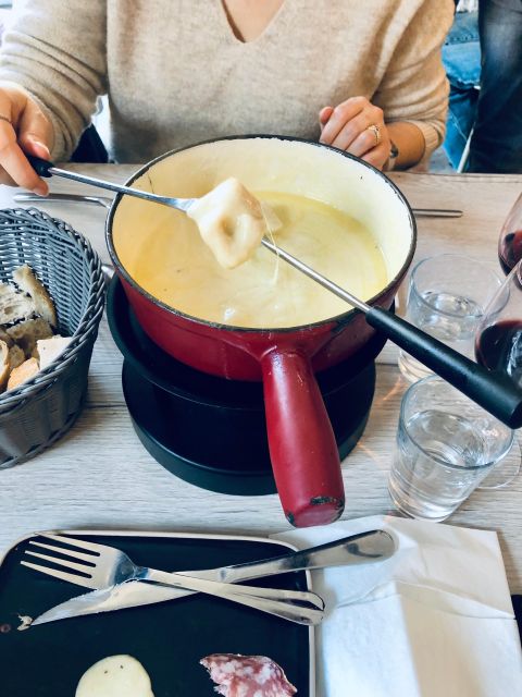 From Geneva: Gruyére Chocolate and Cheese Tasting Day Trip - Maison Cailler in Broc: The Chocolate Tour and Tasting Moment