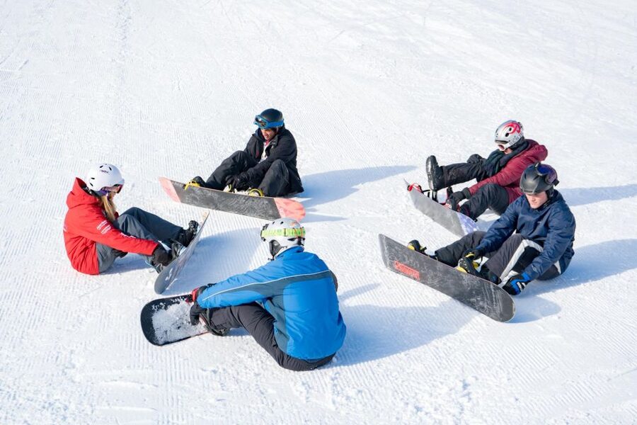 From Interlaken: Afternoon Beginners Snowboarding Lesson - The one downside to watch for: support level can vary