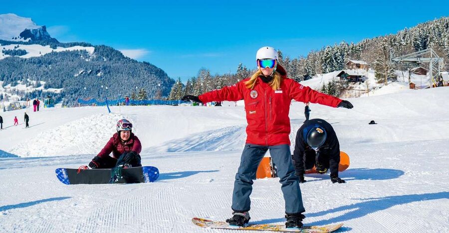 From Interlaken: Afternoon Beginners Snowboarding Lesson - Where you start in Interlaken and how the day flows