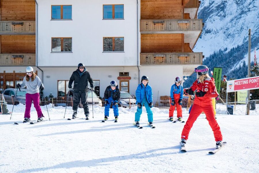 From Interlaken: Afternoon Ski Experience for Beginners - Getting lifted safely: drag lifts, magic carpets, and conserving energy