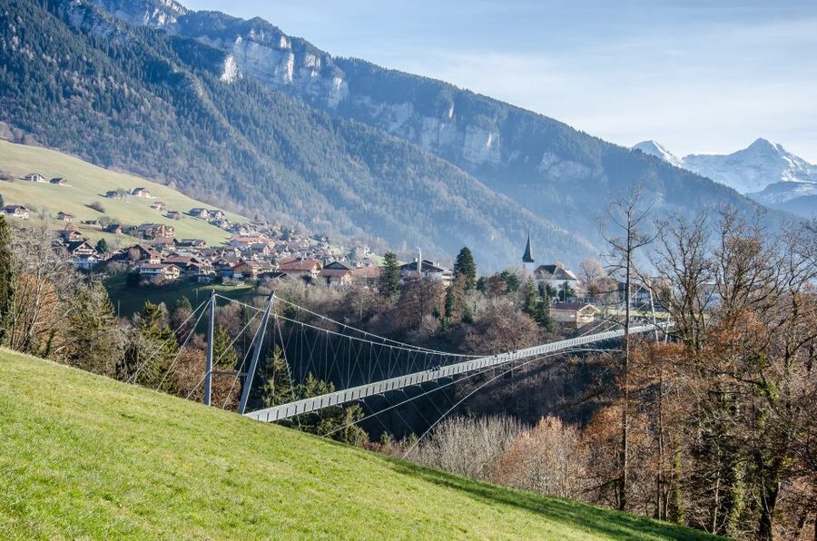 From Interlaken: Beatus Caves, Blue Lake and Lake Thun Tour - Thun Old Town: the calm middle of the day