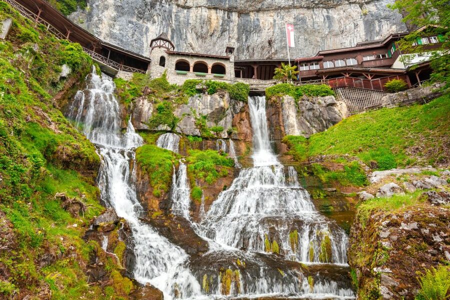From Interlaken: Beatus Caves, Blue Lake and Lake Thun Tour - Pace, walking reality, and what to bring for an 8.5-hour day