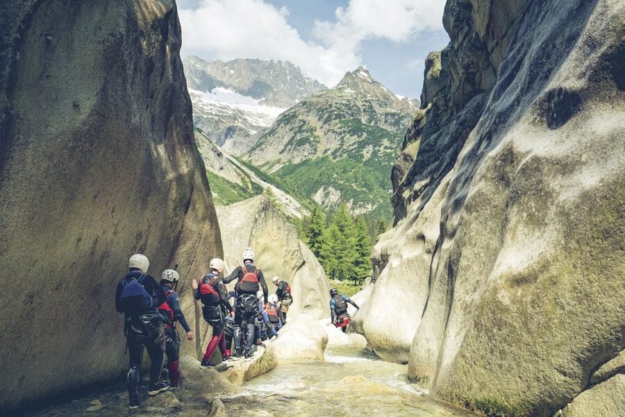 From Interlaken: Grimsel Gorge Canyoning Tour - Entering the canyon with a compulsory 50-meter guided rappel
