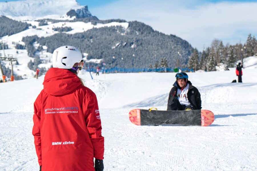 From Interlaken: Grindelwald Beginners Snowboarding Lesson - Who should take this beginner snowboarding lesson, and who should skip it