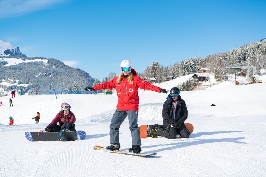 From Interlaken: Grindelwald Beginners Snowboarding Lesson - Bodmi beginner slopes: where you learn turning and control without panic