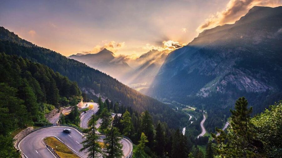 From Lake Como or Milan: Bernina Red Train Tour to St.Moritz - Key points at a glance