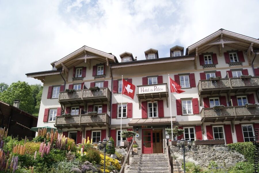 From Lausanne: Glacier 3000 experience and Montreux - Weather risk: what happens if the glacier day changes