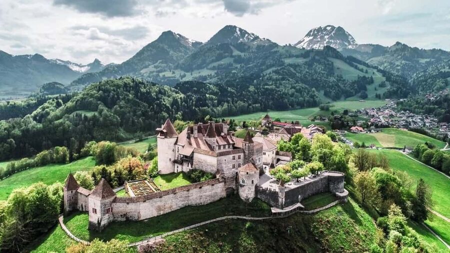 From Lausanne: Gruyères Tour with Chocolate & Cheese Tasting - Swiss chocolate and cheese, packed into one day from Lausanne