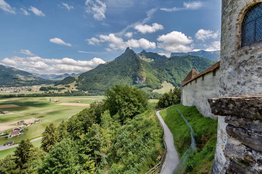 From Lausanne: Gruyères Tour with Chocolate & Cheese Tasting - Coach day logistics: what to expect from the timing