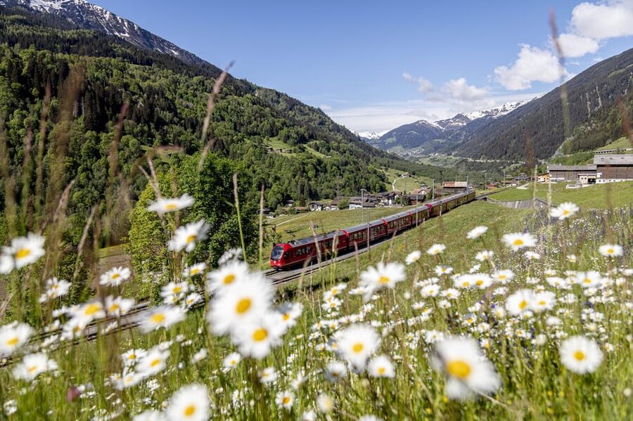 From Milan: Bernina Red Train to St Moritz Guided Tour - St. Moritz in about one hour: what you can realistically enjoy