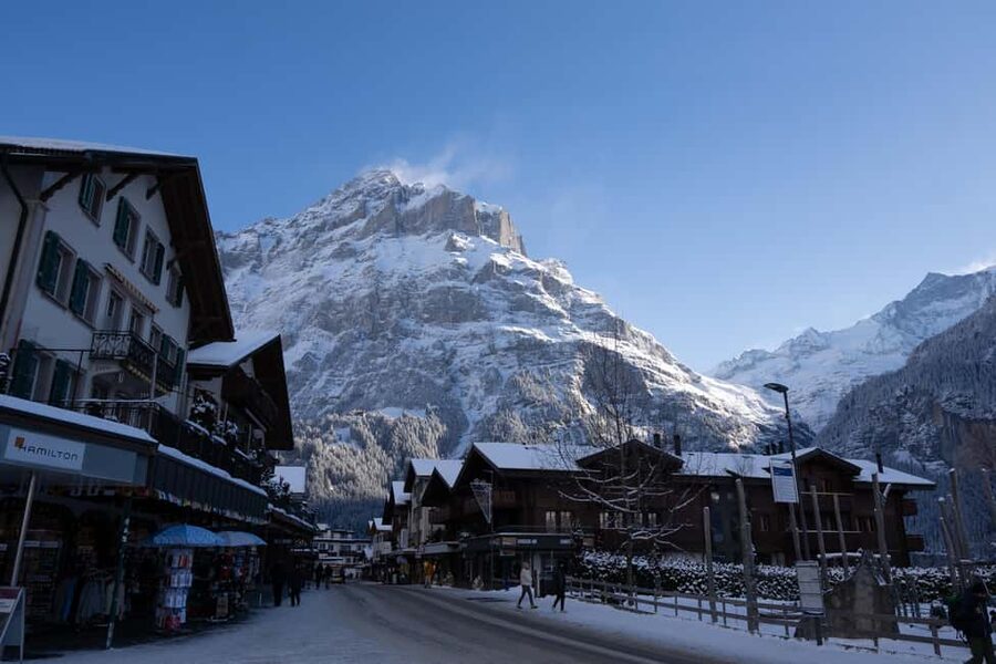 From Zurich: Grindelwald, Lauterbrunnen & Interlaken Tour - Luxury Car Comfort From Zurich or Kloten (and Why It Matters)