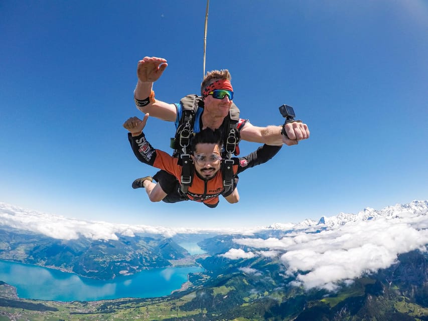 From Zurich: Interlaken Skydiving & Scenic Flight Adventure - The scenic flight over the Swiss Alps: 15 minutes that set the scene