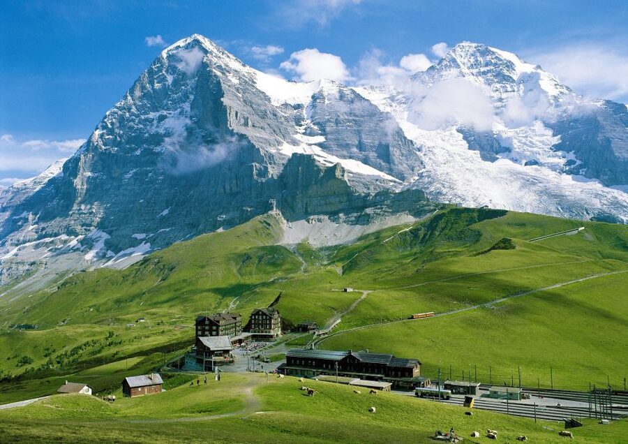 From Zurich: Mount Eiger Day Trip to Kleine Scheidegg - Interlaken quick walk: timber houses, short time, good reset