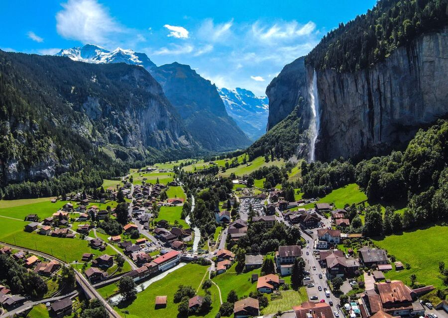 From Zurich: Waterfalls Valley & Aareschlucht Gorge Day Tour - Staubbach Waterfall: The Cliff Drop That Changes Your Neck Angle