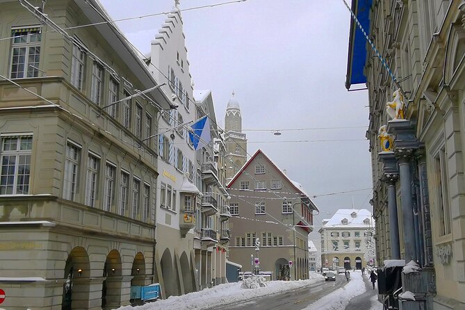 Full-Day Private Zurich Sightseeing Tour and Chocolate Tasting - Lake Zurich Picnic and Swiss Chocolate Tasting: Food With Real Scenery