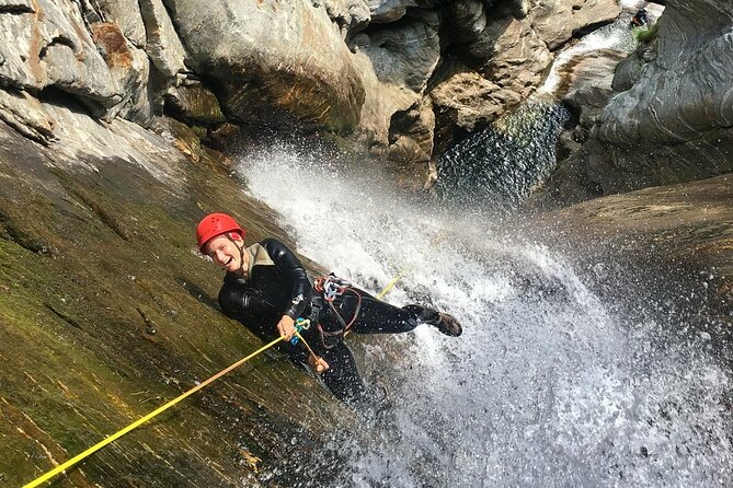 Fun and Adventure - Best beginner canyoning near Bellinzona - From the meeting base to the start of the Boggera canyon