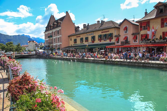 Geneva and Annecy Tour With Optional Lake Geneva Cruise - Annecy first: canals, Palais de l’Ile, and Château d’Annecy views
