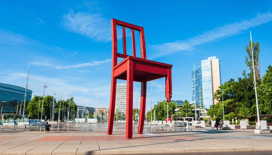 Geneva: Complete Tour, UN area & Old City (Hotel PICK-UP) - The Old City Loop: Reformation Wall, Banc de la Treille, and City Hall