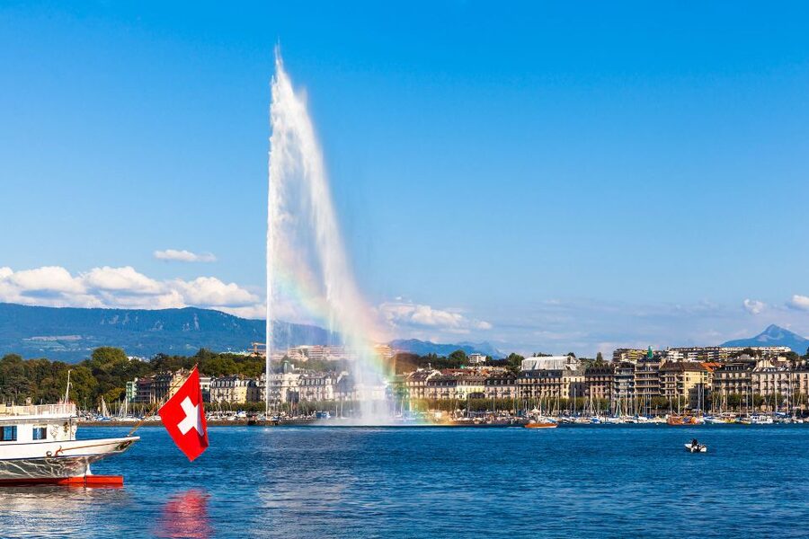 Geneva Discovery Walking Tour - Old Town Essentials, Rousseau Island to Bourg-de-Four Square