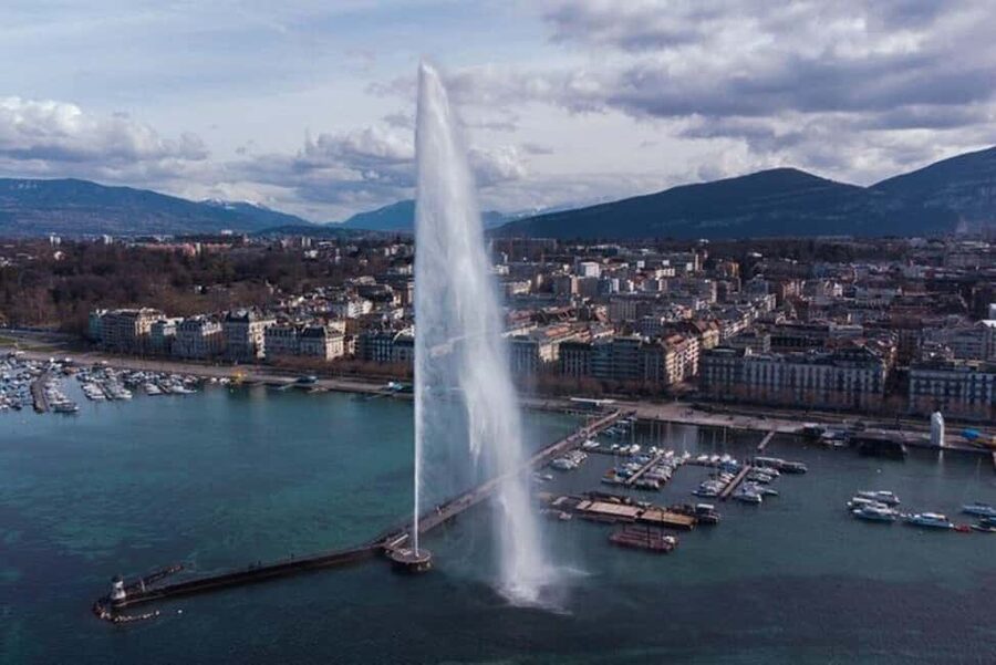 Geneva: Guided Private or Group Old Town Highlights Tour - L’horloge Fleurie Stop for a Quick Photo and a Local Touch