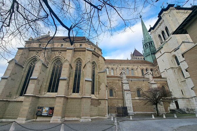 Geneva Highlights 2-Hour Introductory Tour - Old Town by mini-train or walking, and how to handle the change