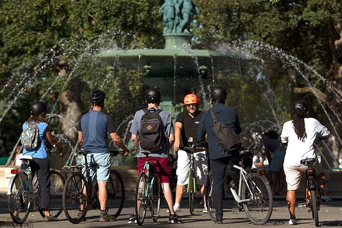 Geneva Highlights Tour by Bike - 3h - Jet d’Eau, the Flower Clock, and Geneva’s best photo energy